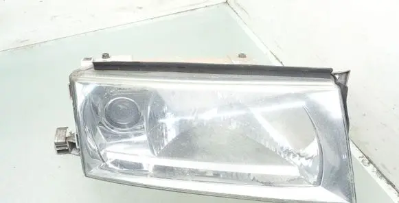 Skoda Octavia Mk1 (1U) Headlight/headlamp 1U1941016E