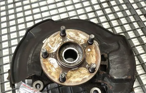 Toyota Avensis T270 Front wheel hub spindle knuckle