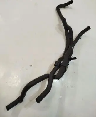 Volkswagen PASSAT B8 Engine coolant pipe/hose 04E122447AR