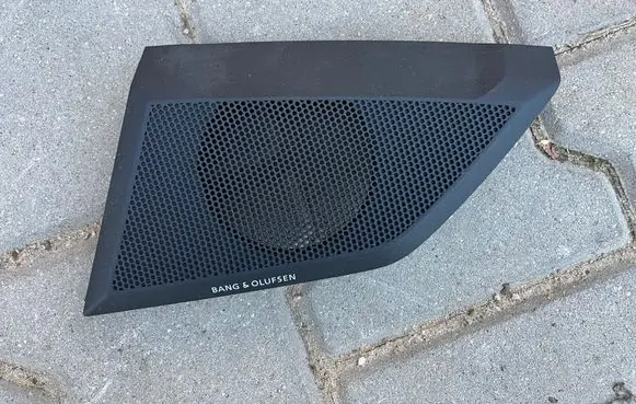 Audi Q3 Dash center speaker trim cover 83A035427