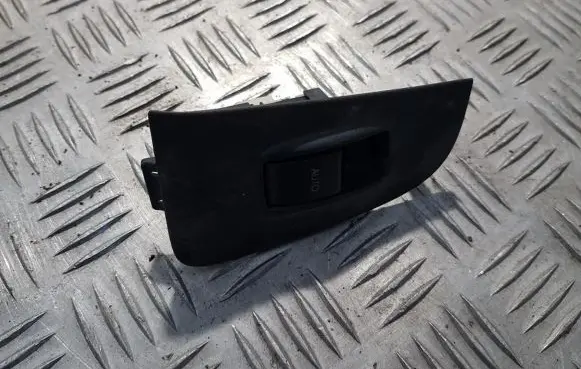 Toyota Avensis T250 Electric window control switch 8656