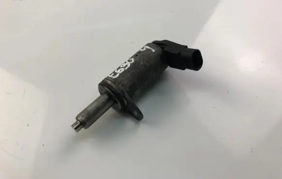 Audi A4 S4 B8 8K Camshaft vanos timing valve 06H103697A
