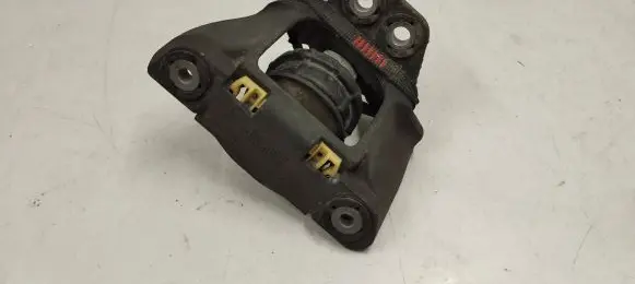 Volvo XC90 Engine mount bracket 31330588