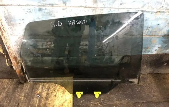 Nissan Qashqai Rear door window glass