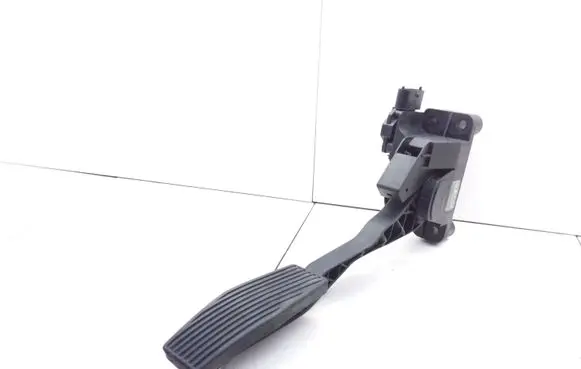 Opel Zafira A Accelerator throttle pedal 90581208