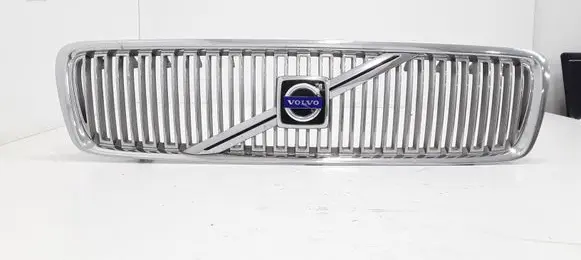 Volvo V70 Front bumper upper radiator grill