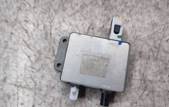 Mercedes-Benz C W204 Aerial antenna amplifier 059339
