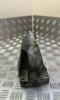 Mercedes-Benz E W212 Engine mounting bracket A6422235404