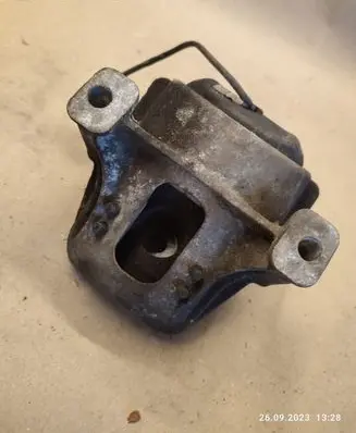 Audi A5 8T 8F Engine mount bracket