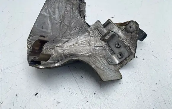 Ford Mondeo MK IV Heat shield in engine bay 