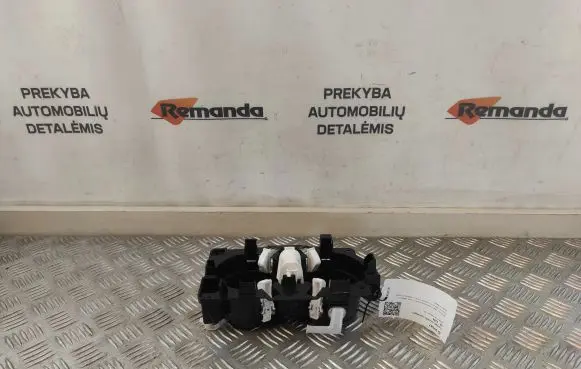 Toyota Prius (XW50) Cup holder front 1A8A1065G