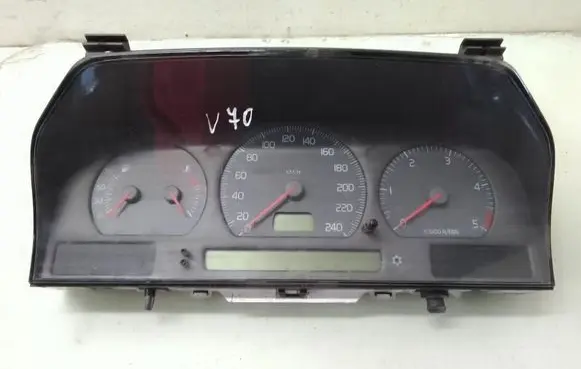 Volvo S70 V70 V70 XC Speedometer (instrument cluster) 9168144