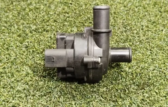 Renault Master III Water pump 392023219