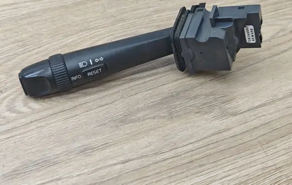 Volvo V70 Indicator stalk 30768097 05W49D