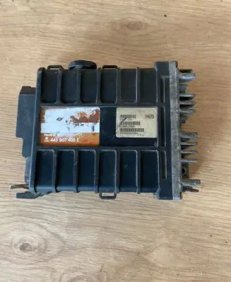 Volkswagen Golf II Engine control unit/module 443907403E