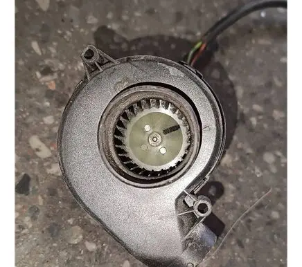 BMW 5 E39 Engine control unit/module fan 0130002831 12901745182