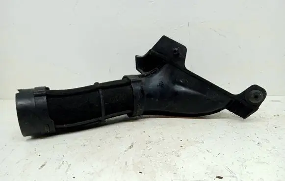 Chevrolet Trax Air intake duct part 95143260