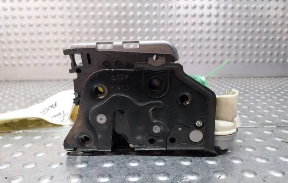 Audi A4 S4 B8 8K Front door lock S18031799 8J1837015A
