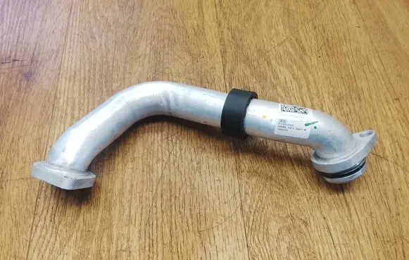 Porsche Macan (95B) Engine coolant pipe/hose 06M121507B