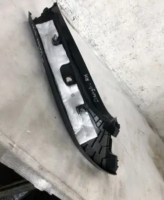 Mazda CX-30 Tailgate/trunk upper cover trim Dfr568940