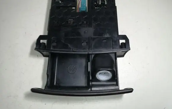 Ashtray (front)
