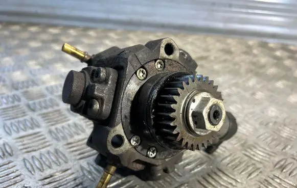 Renault Trafic II (X83) Fuel injection high pressure pump 8200934657 0445010223 8200690744