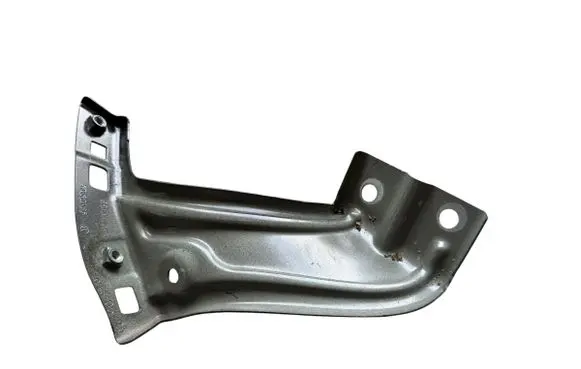 Volkswagen Tiguan Fender mounting bracket 571821135