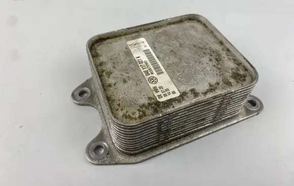 Seat Leon IV Engine oil radiator 04E117021K