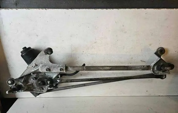 Honda CR-V Front wiper linkage and motor