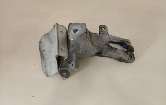 Audi A8 S8 D4 4H Engine mounting bracket 4G0199308E