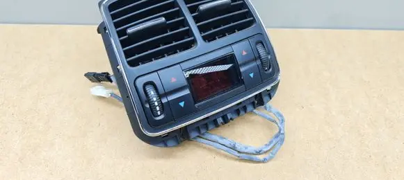 Mercedes-Benz CLS C219 Rear air vent grill 211830054