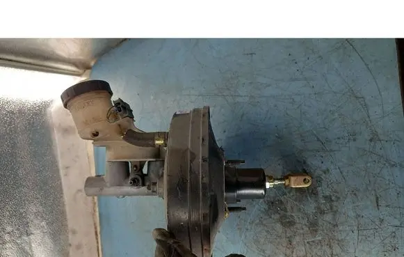 Daihatsu Cuore Brake booster