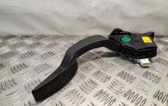 Opel Mokka Accelerator throttle pedal 95087911