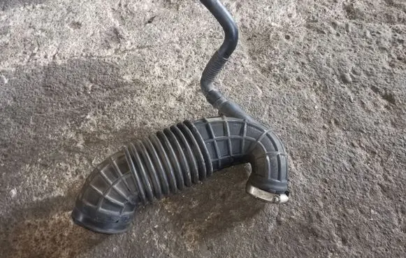 Audi A4 S4 B7 8E 8H Air intake hose/pipe 8E0129615Q