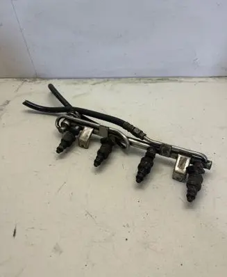Audi A4 S4 B5 8D Fuel injector 058133551A