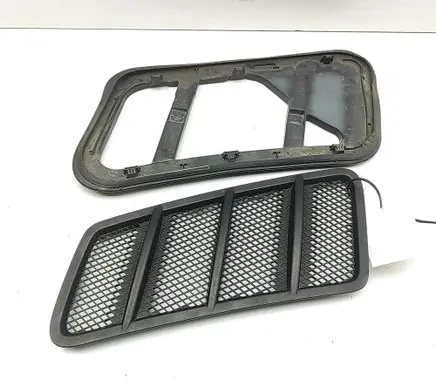 Mercedes-Benz GLE (W166 - C292) Quarter panel pressure vent A1668800105 A1668801105