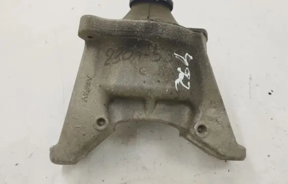 Honda CR-V Engine mount bracket 21T1G
