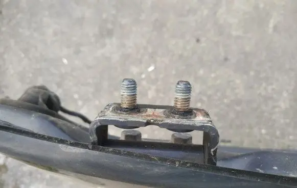 Tailgate/trunk/boot hinge