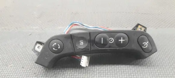 BMW 5 E39 Steering wheel buttons/switches 8380274