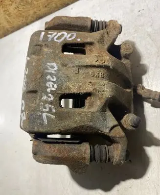 Mitsubishi L200 Front brake caliper