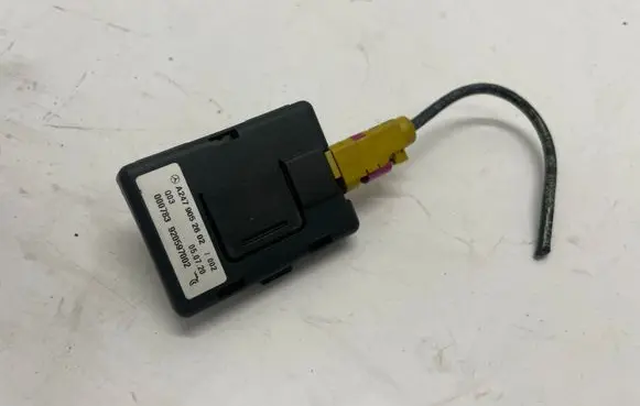 Mercedes-Benz GLA H247 Aerial antenna amplifier A2479052602