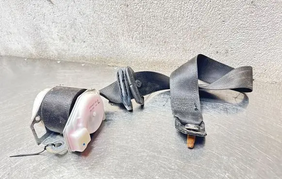 Opel Zafira A Rear seatbelt 90580905