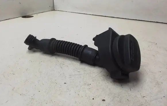 Mercedes-Benz B W245 Oil fill pipe A6400100369