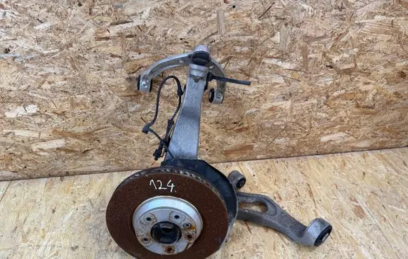 Audi Q7 4M Front wheel hub spindle knuckle 7P0407151E