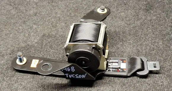 Middle seatbelt (rear)