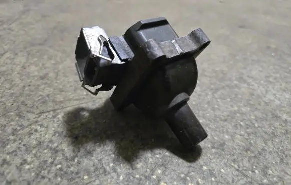 BMW 7 E38 High voltage ignition coil 1726177