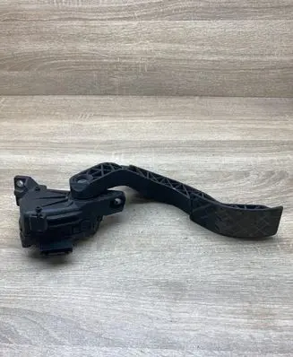 Volkswagen PASSAT B5.5 Accelerator throttle pedal 8D1721523F 6PV008376