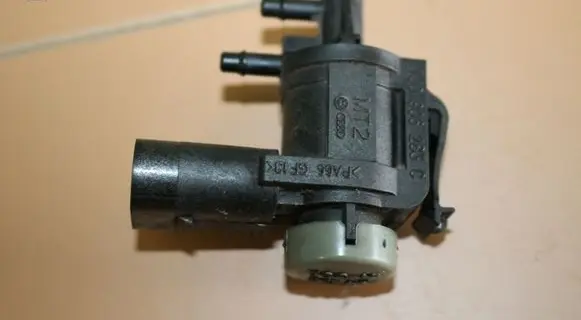 Audi A4 S4 B7 8E 8H Turbo solenoid valve 1J0906283C