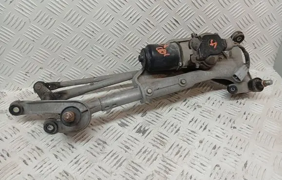 Honda CR-V Front wiper linkage and motor