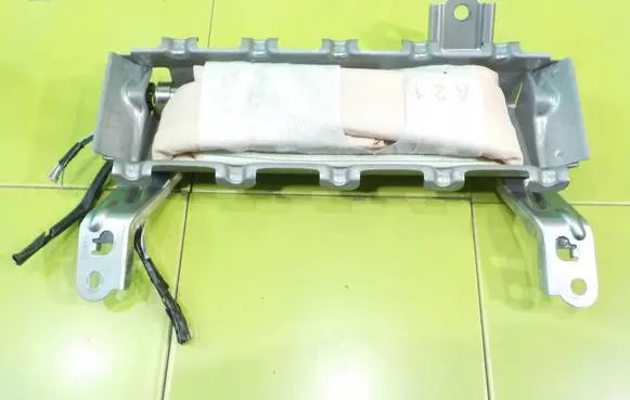 Toyota iQ Knee airbag KOLANOWA